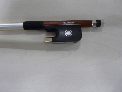 קשת עץ לכינור ריכטר מתומן M.RICHTER OCTAGONAL VIOLIN BOW