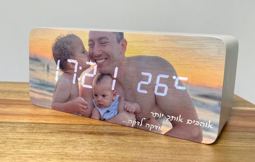 שעון עץ עם תמונה אישית-מטען אלחוטי לנייד