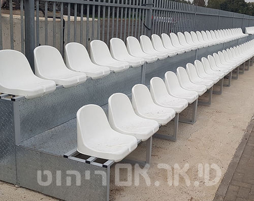 התקנה טריבונות ללא קירוי