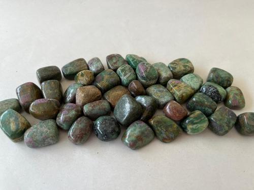 רובי עם זויסייט חלוק RUBY ZOISITE