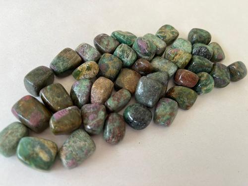 רובי עם זויסייט חלוק RUBY ZOISITE