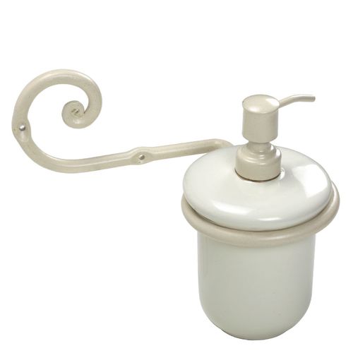 דיספנסר לסבון נוזלי קרם קלאסי עבודת יד נפחות