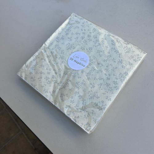 מפית Cool gray flowers - Cream