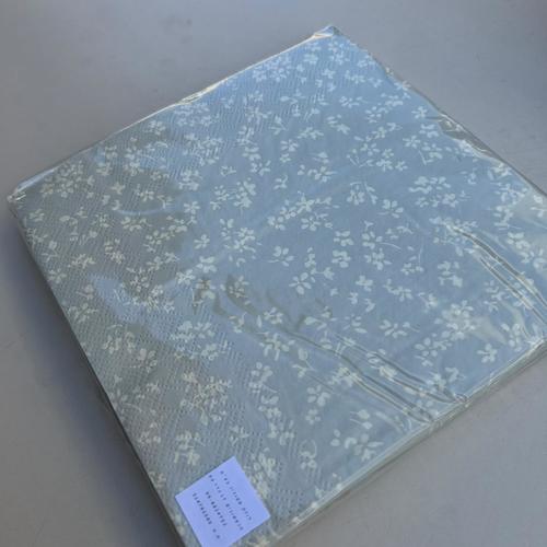 מפית Cool gray with flowers
