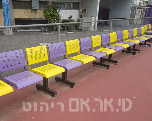 ספסל ממתכת