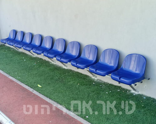 ספסל שחקנים תלוי