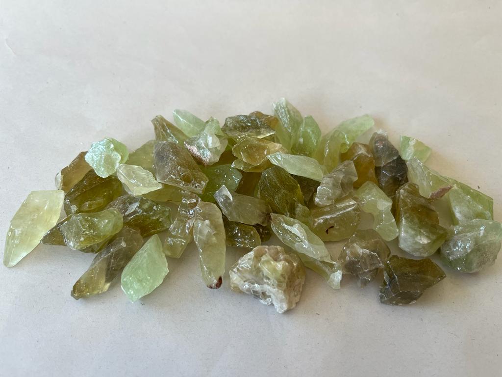 כלציט ירוקה גולמית GREEN CALCITE