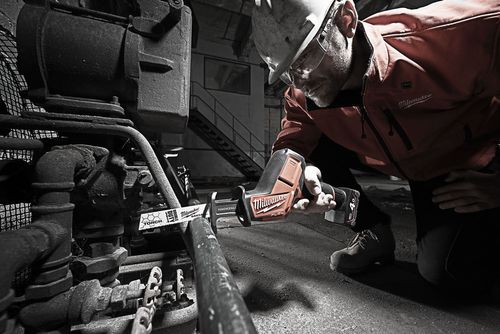 מסור חרב קומפקטי 12V FUEL
 גוף בלבד