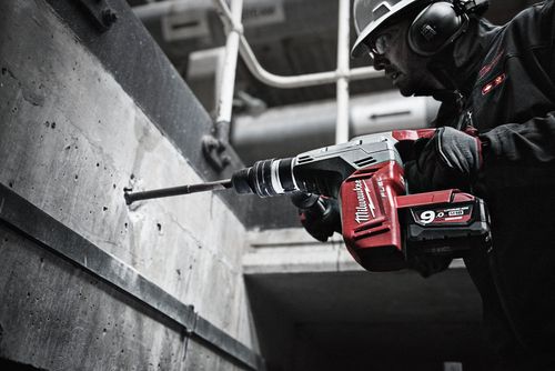 פטיש חציבה וקידוח נטען 18V FUEL
 כולל 2 סוללות 9 אמפר