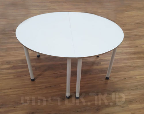 שני שולחנות חצי עיגול