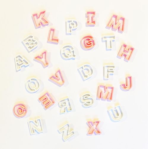 חותכי אותיות מפלסטיק באנגלית