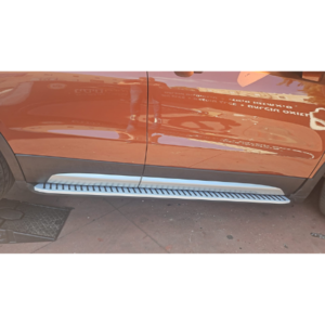 מדרכות לרכב מסוג קאדילק xt4