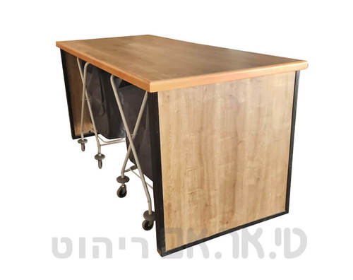 שולחן לחדר הלבשה