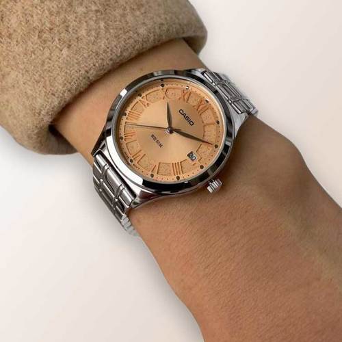 שעון יד אלגנטי לאישה קסיו LTP-E141D-9A