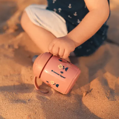 כוס שתיה ואימון עם פייה רכה נגד נזילות וידיות אחיזה לגיל 6 חודשים+ בנפח 300 מ''ל - ורוד