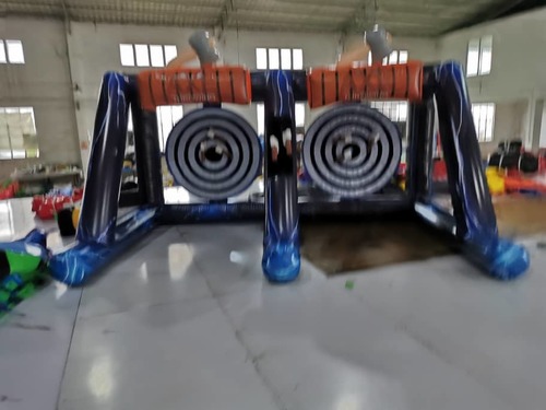 מתקן מתנפח גרזנים כפול