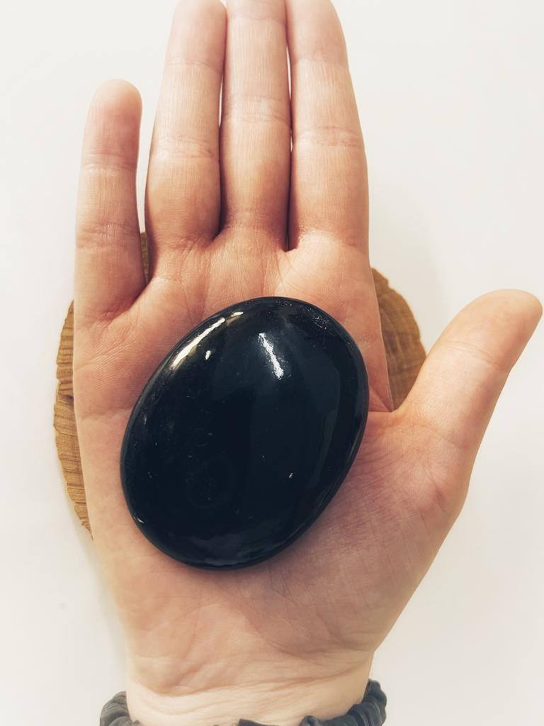 טורמלין שחורה פאלם BLACK TOURMALINE PALM (מתאימה לאחיזה ביד)