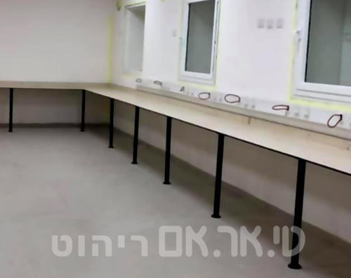 שולחן מעבדה מHPL