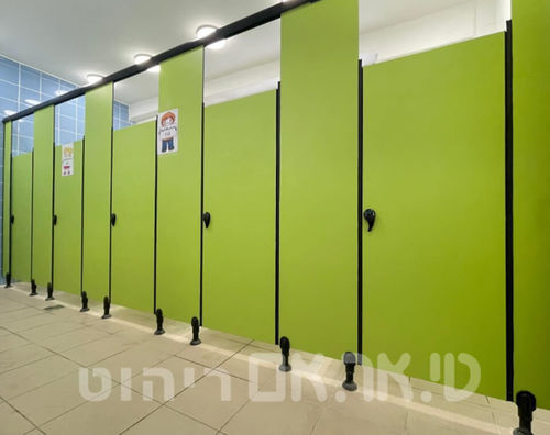 תאי שירותים צבעוני