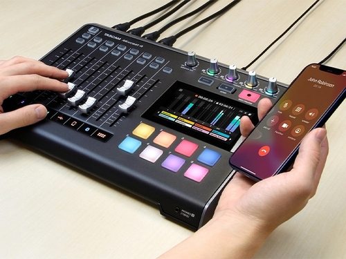 מיקסר הקלטה לפודקאסט Tascam Mixcast 4