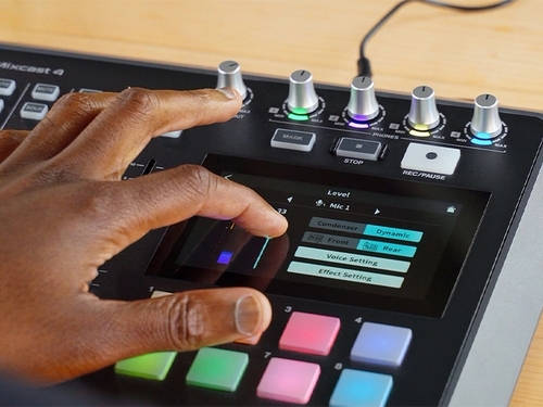 מיקסר הקלטה לפודקאסט Tascam Mixcast 4