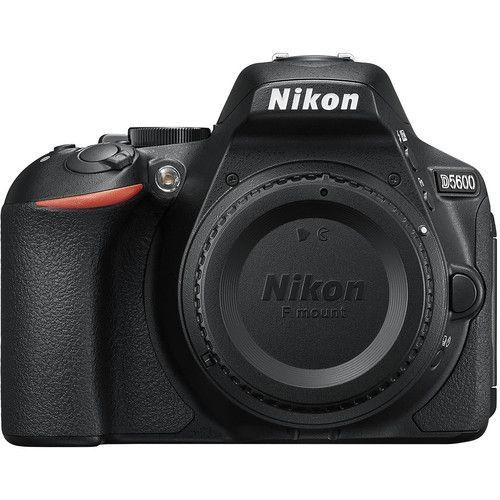 מצלמה Nikon D5500 Body גוף - יד שניה!