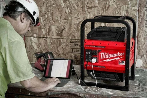 גנרטור נטען  MXFPS FUEL + שתי סוללות  Milwaukee 6AH