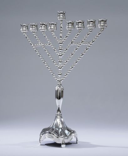 חנוכית מתכת בציפוי כרום כסוף