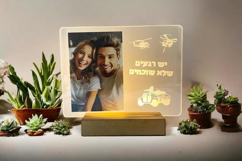 מסגרת לתמונה, מסגרת תמונה מוארת, מסגרת לשולחן, מסגרת יפה לתמונה, 