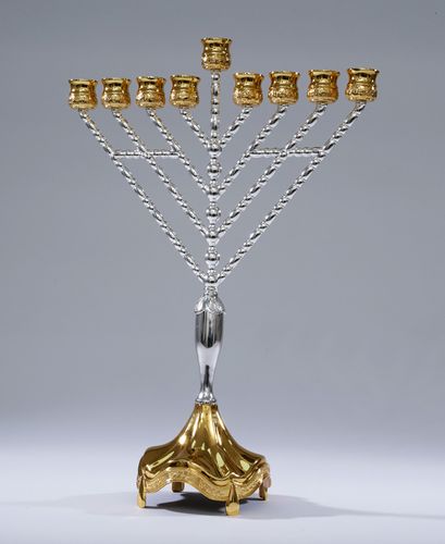 חנוכית מתכת בציפוי כרום כסוף ומוזהב