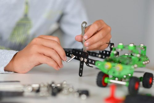 מהנדס צעיר - מסוק אדום (96 חלקים)  מבית ALEXANDER