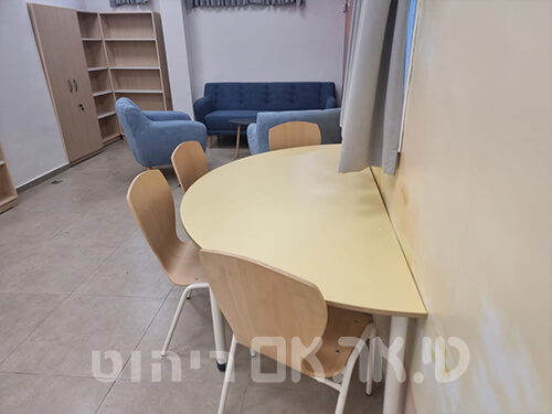 שולחן חצי עיגול