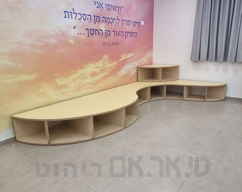 במת איחסון בחדר ספריה