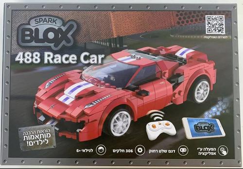 מכונית מרוץ אדומה עם שלט BLOX