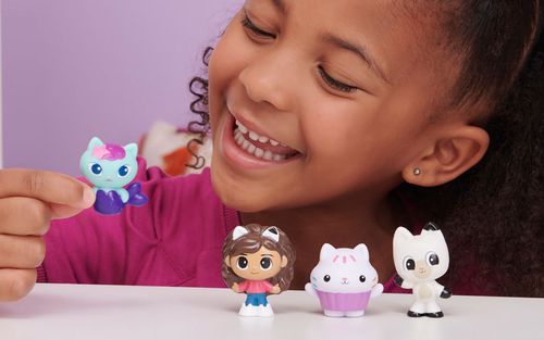 בובה בגודל 5 ס