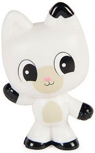 בובה בגודל 5 ס