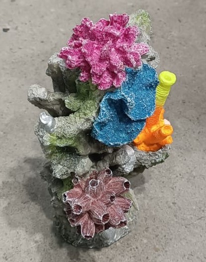 דקורציית סלע עם אלמוגים