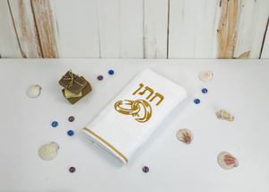 מגבות לחתן וכלה דגם חתן טבעות זהב