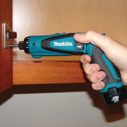 מברגה מתקפלת מלפפון נטענת + 2 סוללות + מטען Makita DF012D 7.2V 1.5Ah