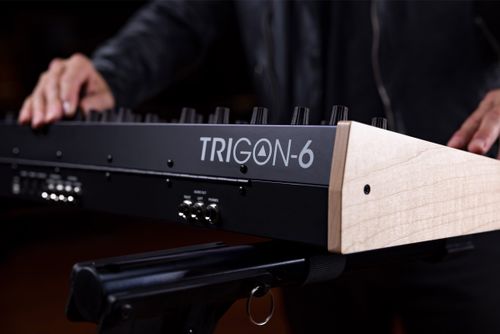 זוית נוספת SEQUENTIAL TRIGON 6 POLYPHONIC SYNTHESIZER
