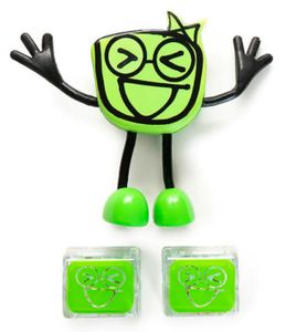 חברים זוהרים באמבטיה - שתי קוביות זוהרות במים ובובת חבר פיפה Pippa