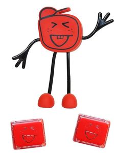 חברים זוהרים באמבטיה - שתי קוביות זוהרות במים ובובת חבר סמי Sammy