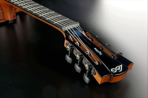 זוית נוספת Lag Guitars HYVIBE 15 - TNLHV15ACE Smart Guitar 