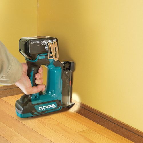 אקדח מסמרים DPT353 18V מתוצרת Makita 