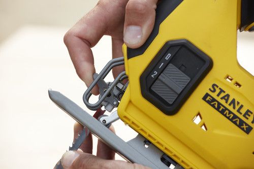 מסור סטנלי נטען גוף Fatmax SFMCS600B 