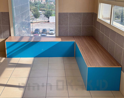 ספסל עץ לישיבה