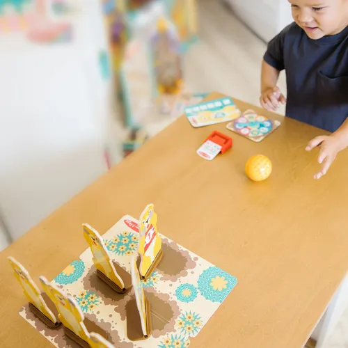 כיף בפארק השעשועים: באולינג ארמדילו 6 חיילים עם ספינר מספרים
