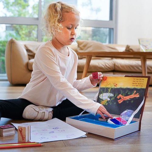 ערכה עם 7 חותמות, כריות דיו ועפרונות בקופסא רב פעמית - איה פלוטו