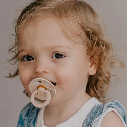 זוג מוצצים לטקס גומי טבעי עם פטמה סימטרית לגיל 0+ חודשים מהדורה מיוחדת מסדרת טאי דיי - דאסטי פינק