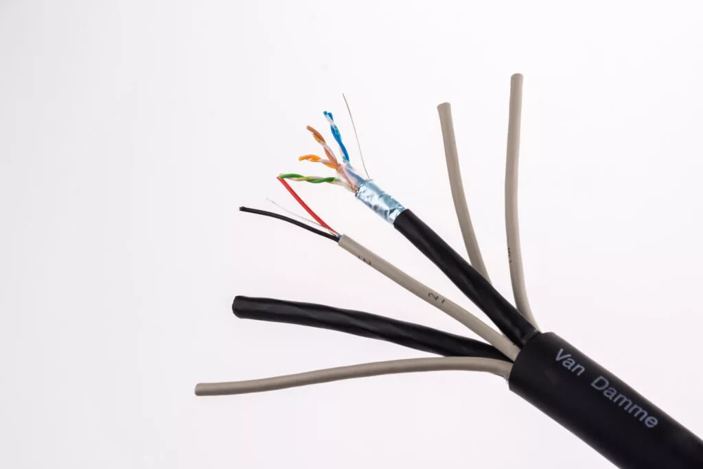 כבל Hybrid זוג AES/EBU + זוג CAT6A + חשמל Van Damme